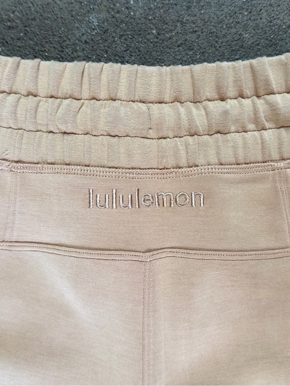 Lululemon Soft Ambitions High Rise Crop Beech Wood Size 8 Activewear Athleisure - Picture 10 of 11